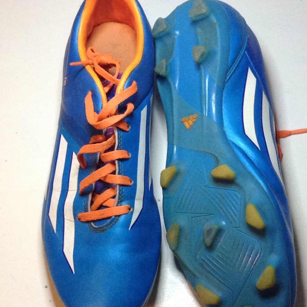Male soccer cleats